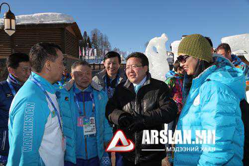 Монгол Улсын Ерөнхийлөгч өвлийн XXII наадамд оролцож буй тамирчиддаа амжилт хүслээ