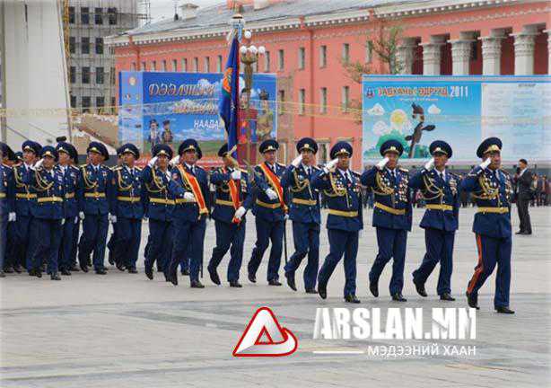 “МИ-8”-ийн ослоор амь насаа алдсан онцгой байдлын аврагч нарын дурсгалд хүндэтгэл үзүүллээ