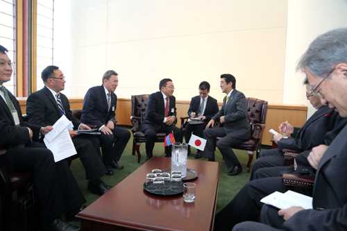 Япон улсын Ерөнхий сайд Шинзо Абэтэй уулзлаа