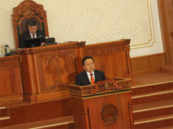 Монгол Улсын Ерөнхийлөгч УИХ-ын чуулганд үг хэлж байна