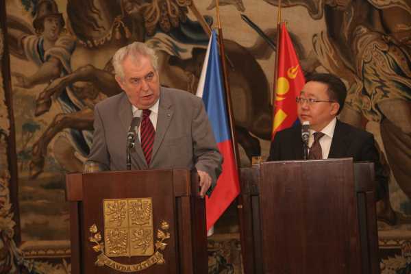 Монгол улсын Ерөнхийлөгч Ц.Элбэгдорж Чех Улсын ерөнхийлөгч Милош Земан нар мэдээлэл хийлээ