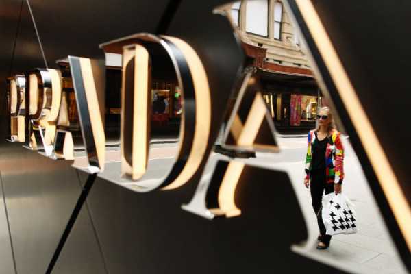 Prada: Онлайн худалдааны бизнесээ өргөжүүлнэ