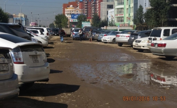 Гуравдугаар эмнэлгийн өмнөх талбайг автомашины зогсоол болгоно