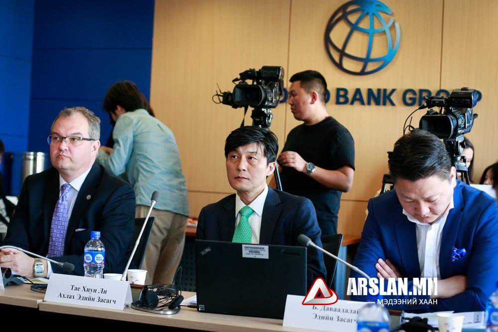 ДЭЛХИЙН БАНК: Монголын эдийн засаг 2017 онд өсөхгүй,  2018 оноос бага зэрэг сэргэлт ажиглагдах хүлээлт байна 